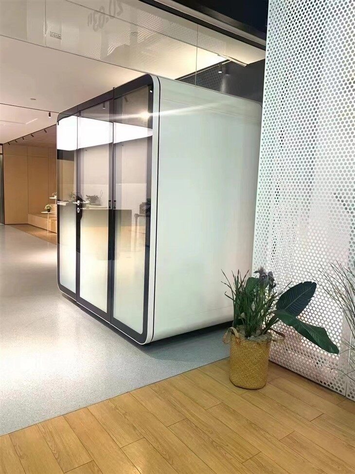 4 Person Medium Soundproof Meeting Pods