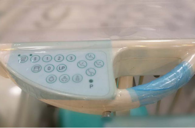 The Disposable Isolation Film For Dentistry