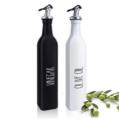 Melnās olīveļļas pudeles