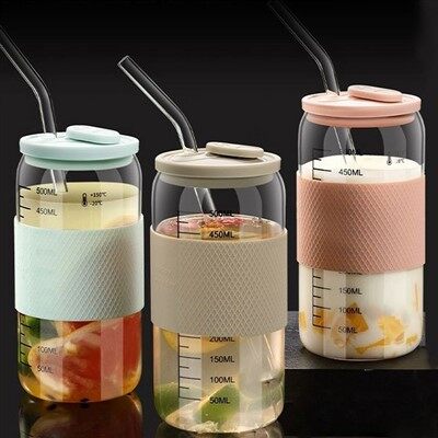 Taza de vidrio con paja de vidrio