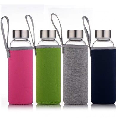 금속 캡이있는 유리 물병