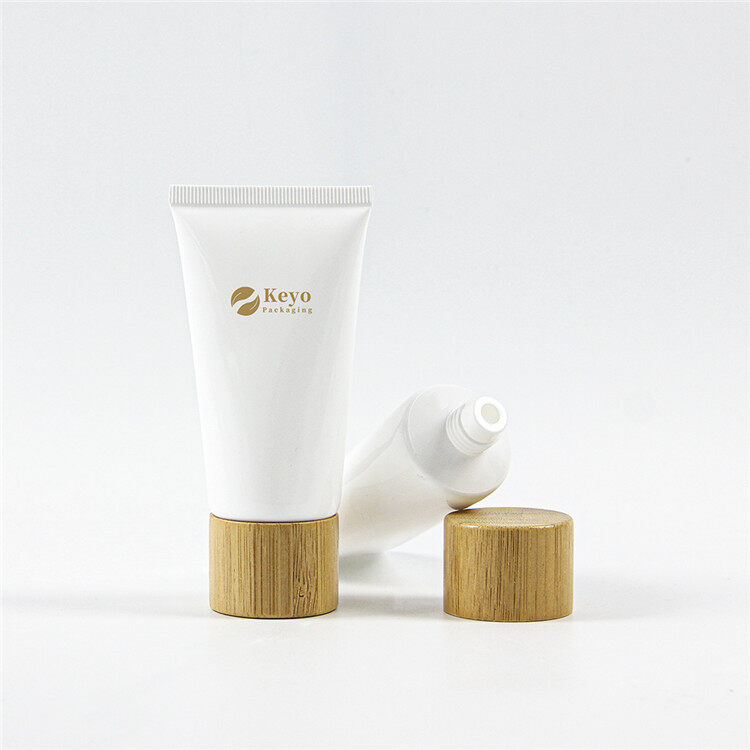 שפופרת קרם עם מכסה במבוק