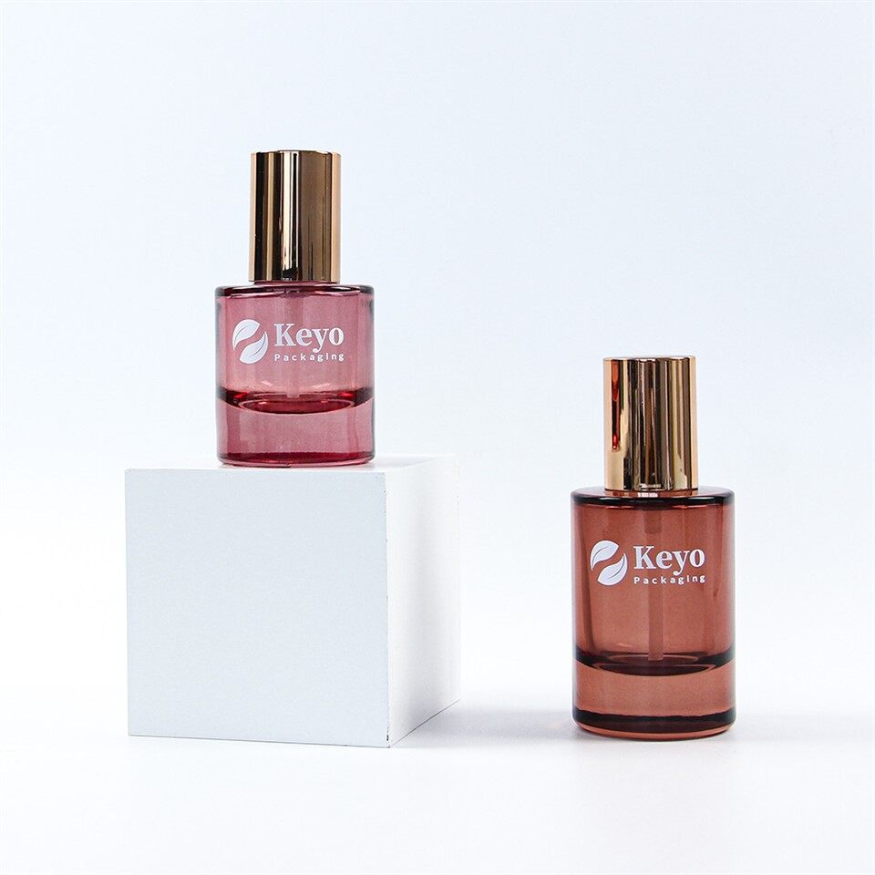 Stikla pudele ar zelta sūkni