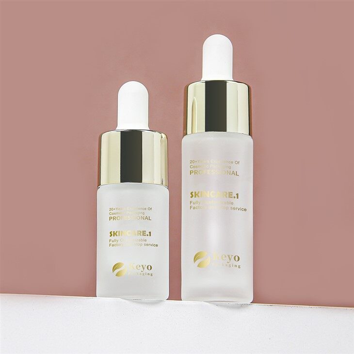 Малка стъклена бутилка с капкомер