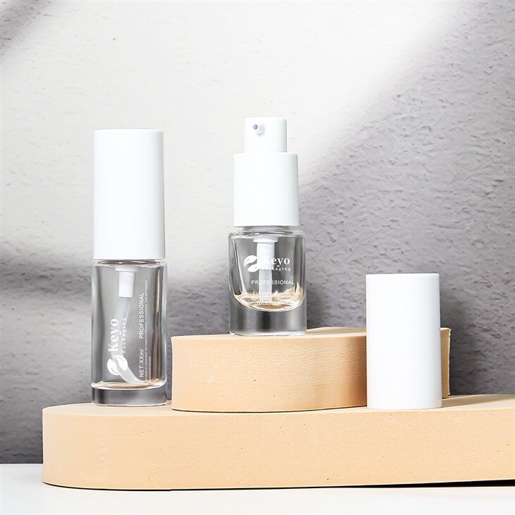 Väike klaasist pumbaga pudel