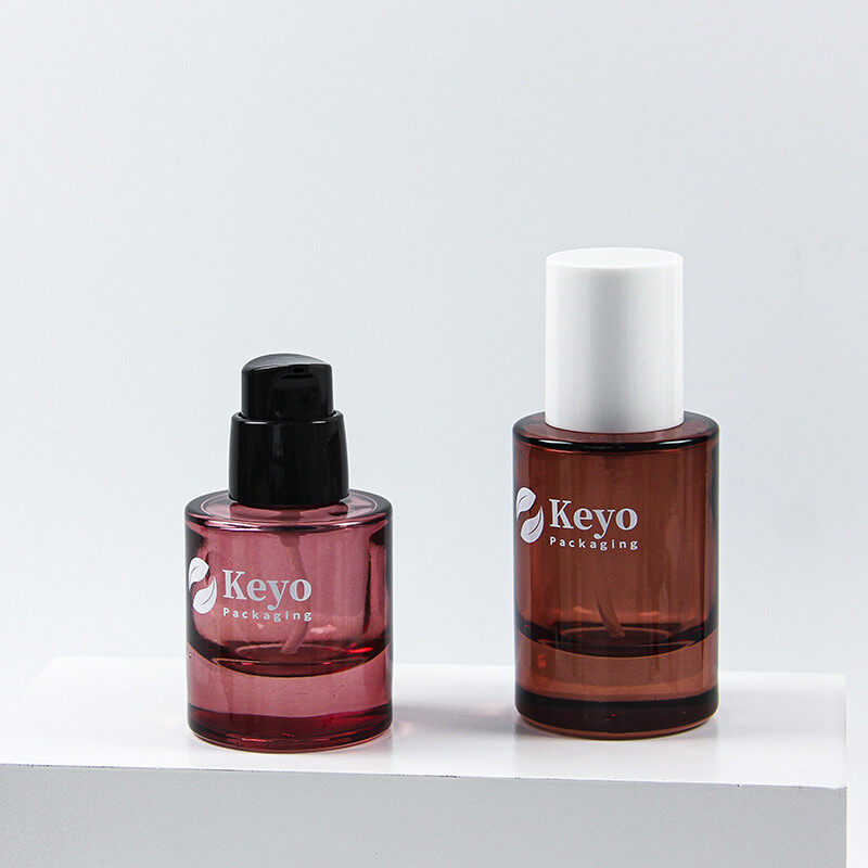 Paksu põhjaga klaaspumbaga pudelid