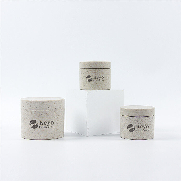 Słoiki z kremem ze słomy pszennej