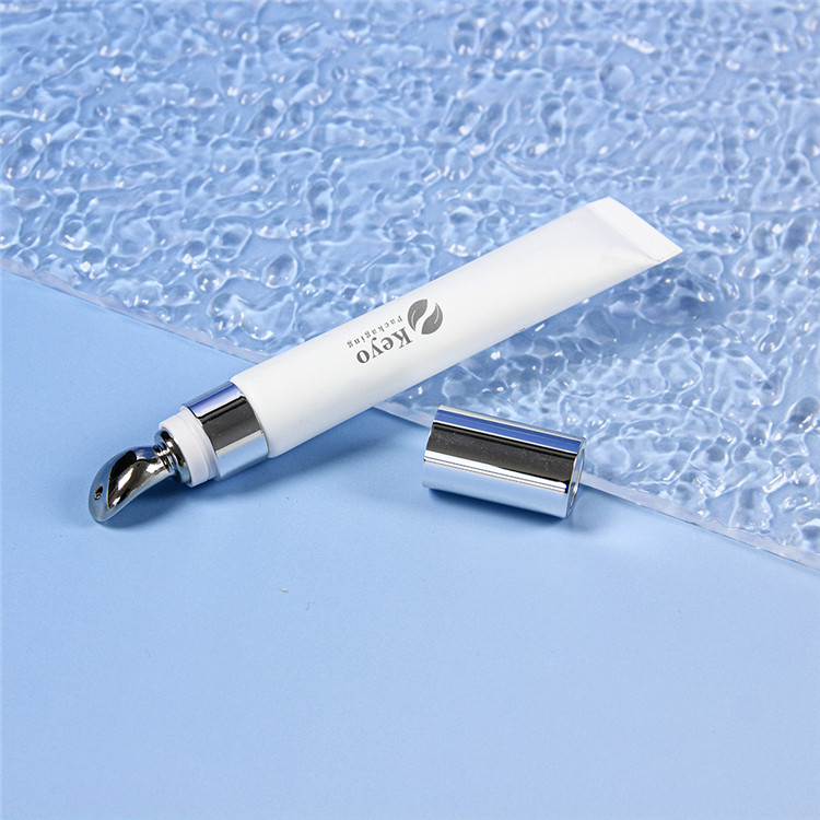 Tubo de crema para ojos blanco
