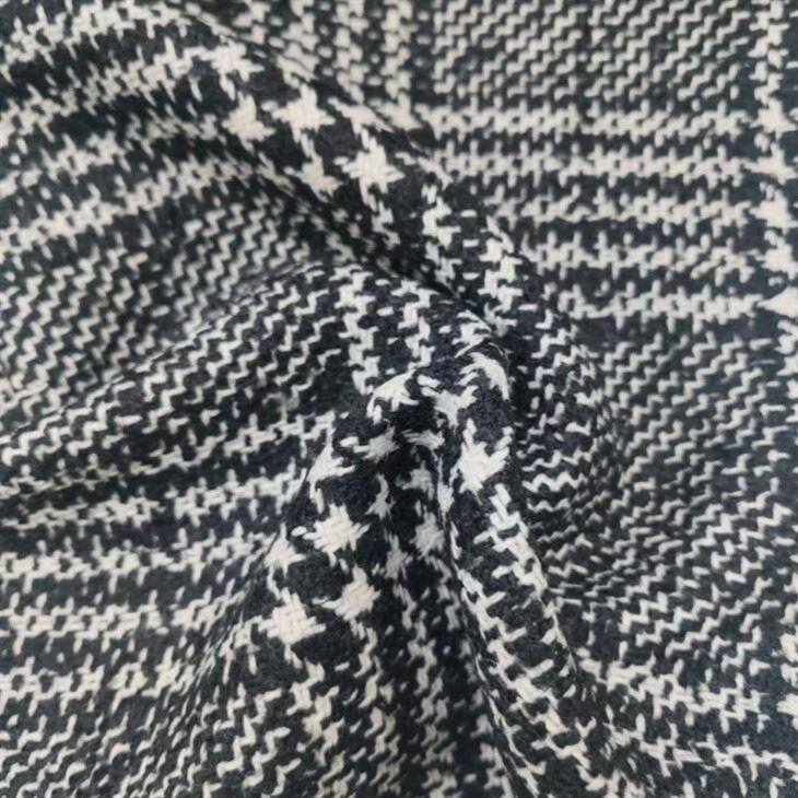 क्लासिक ब्लैक एंड व्हाइट वूल चेक फैब्रिक
