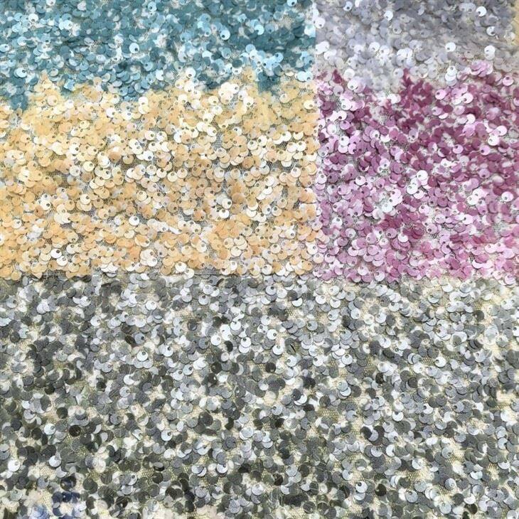 Gradiento blizgučių audinys