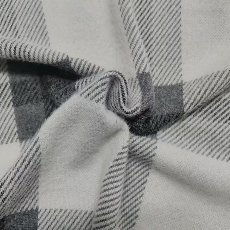 Трикотажная ткань для пальто в серо-белую клетку