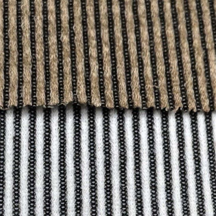 Țesătură jacquard cu dungi verticale tricotate