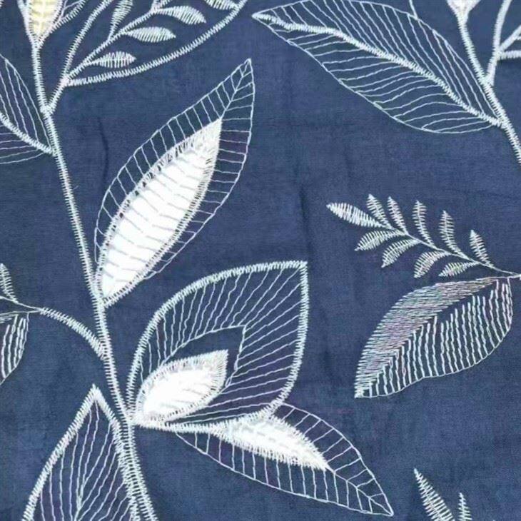 Tecido bordado oco de folhas