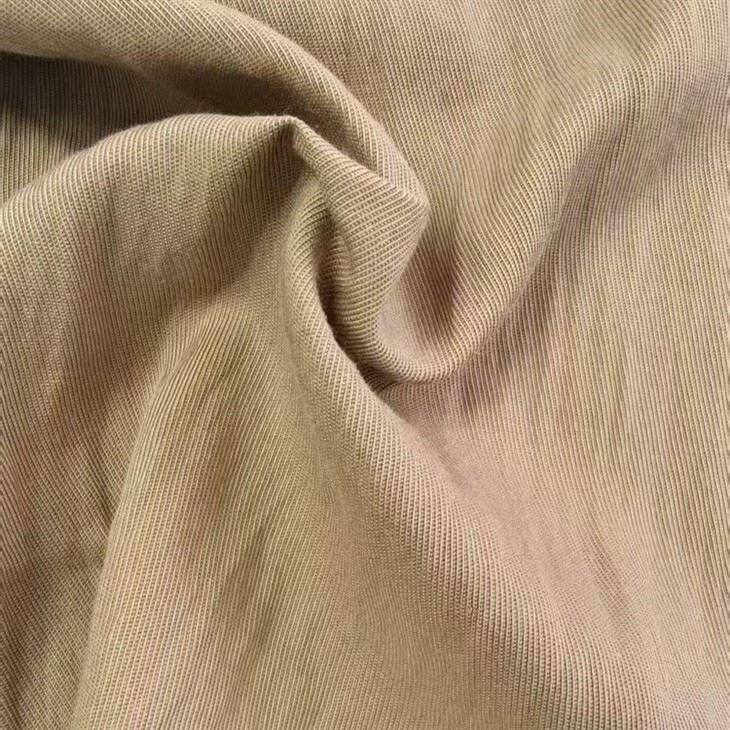 Litt rynket twill stoff
