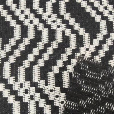 Tela de crochet ondulada en blanco y negro