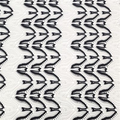 Tela de crochet de ala en blanco y negro