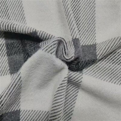 Hall ja valge ruuduline mantel trikotaažkangas