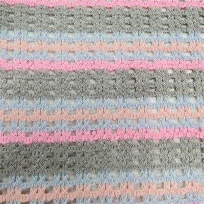 Kain crochet berwarna berongga