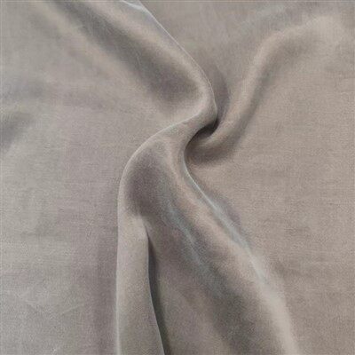Tela de satén de rayón y tencel con efecto lavado con arena