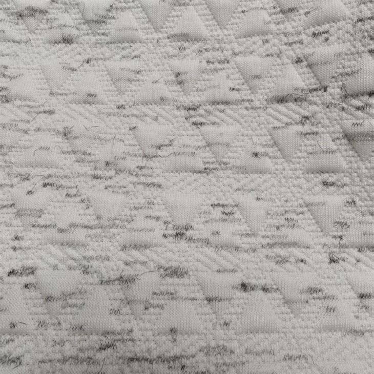 Trekant vattert jacquard strikket stoff