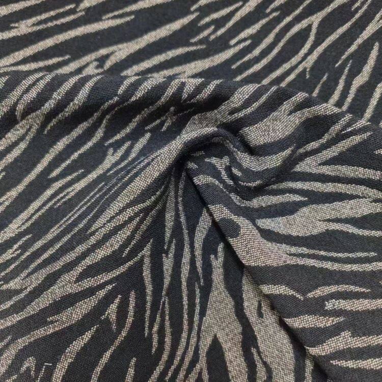 Kain Jacquard Bercorak Zebra Poli Rayon Regangan Warp