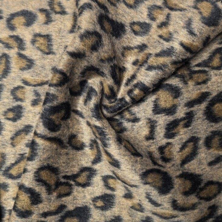 Fabraic Liopard Cumaisc Olann