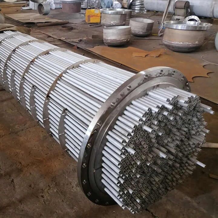 Dry expansion evaporator