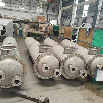 Trocador de calor de concha e tubo baseado em níquel