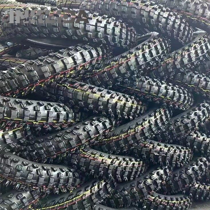 Off road motorcycle tyre