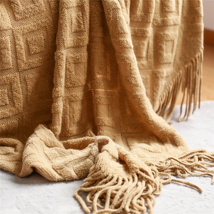 Pokrivač od kameljeg pletiva sa resicama