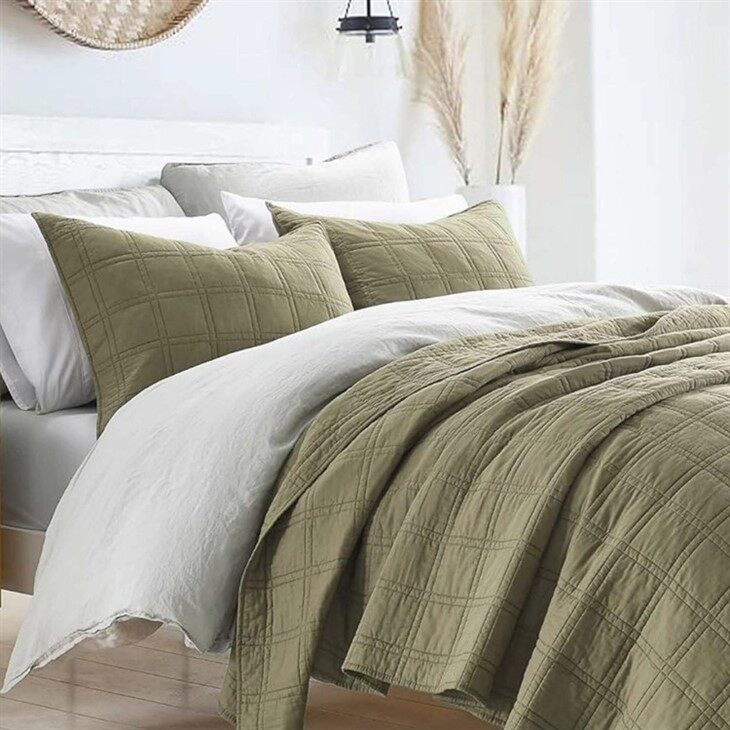 Embroidered Quilt Sets