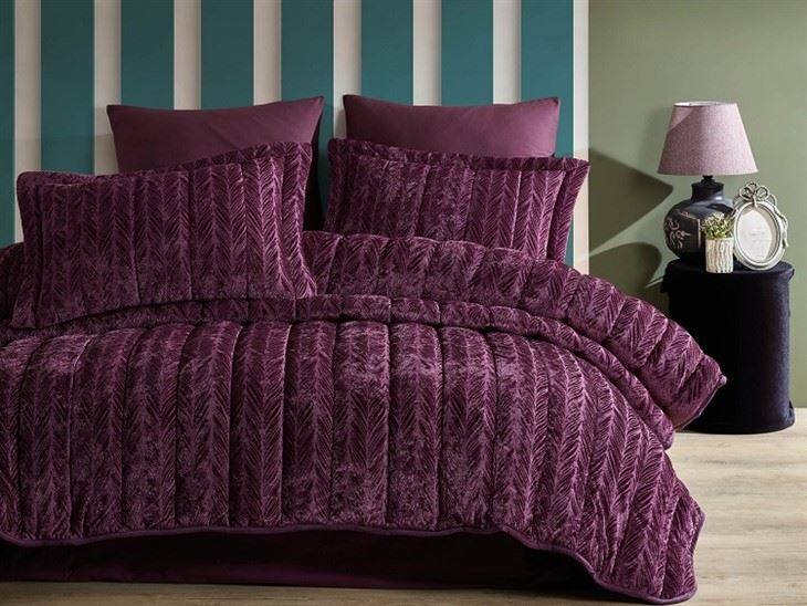 Luxury Embossed Flannel Comforter Set-Wine red