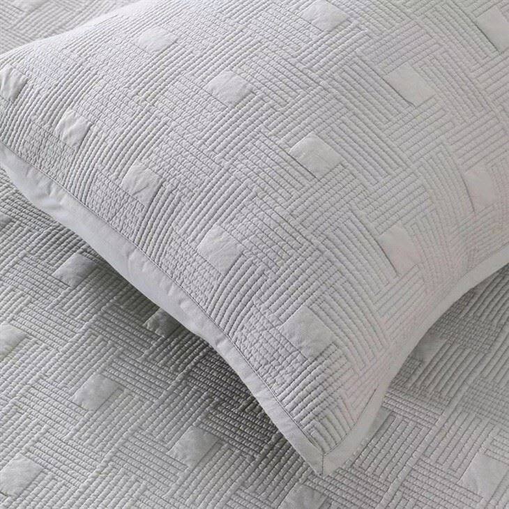 Solid Cotton Embroidered Quilt Set-4