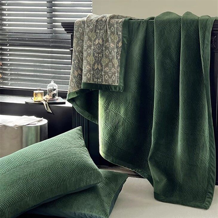 Stonewashed Reversible Bedspread-3