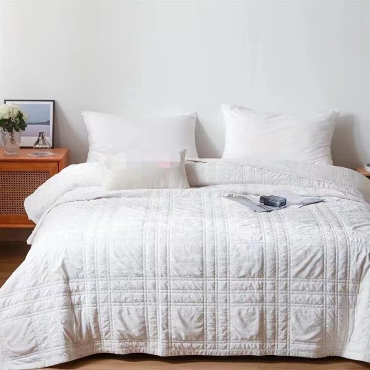 Warm Luxury Greek Velvet Quilt-White