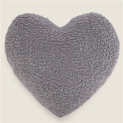 وسادة قطيفة على شكل قلب