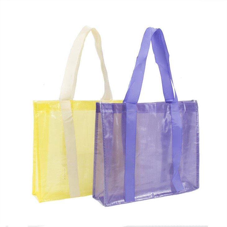 Tote hadiah yang dikepang