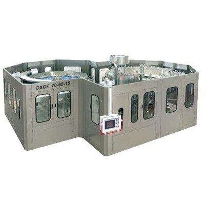 Stroj za punjenje gaziranih pića u PET boce