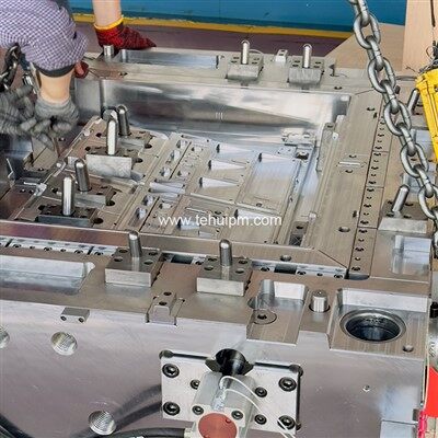 Kalup za avtomobilska vrata