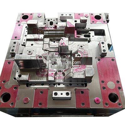 Kalup za brizganje armaturne plošče