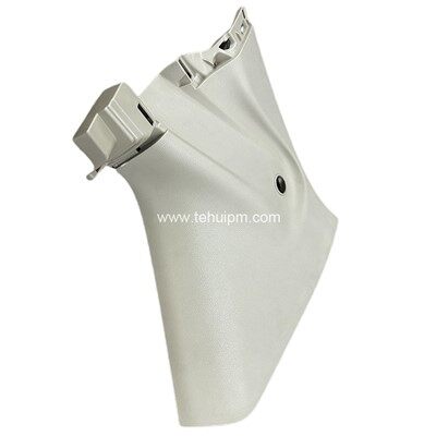 プラスチック製自動車部品