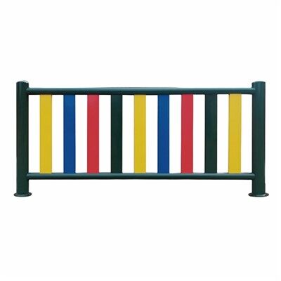 রঙিন ধাতব বেড়া