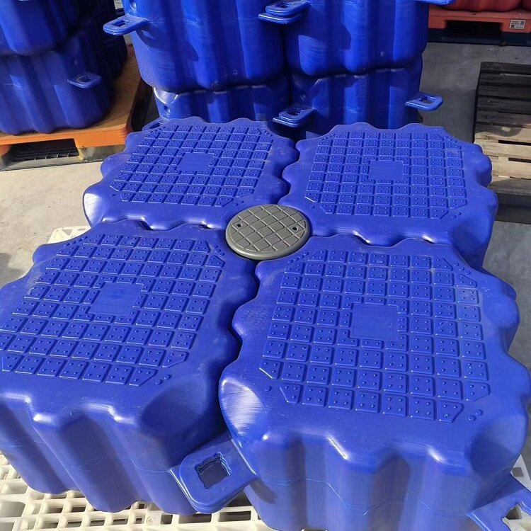 Moll flotant per a motos d'aigua