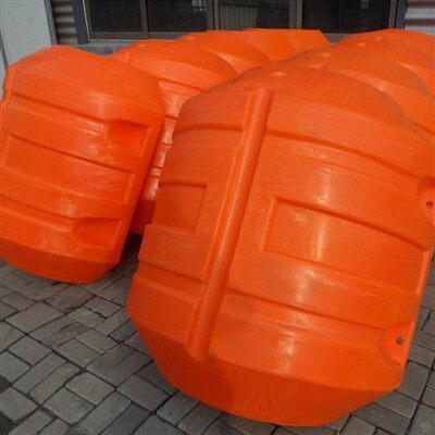 Menggerus pelampung pipa kosong