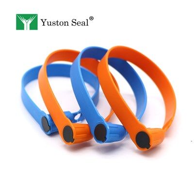 LKWs mit Kunststoffdichtung