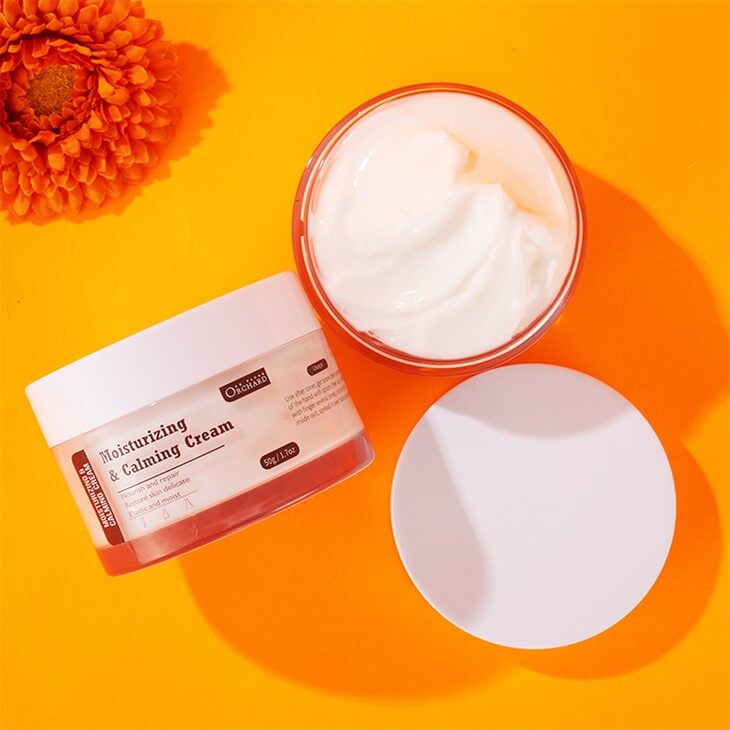 Drėkinamasis raminamasis veido kremas