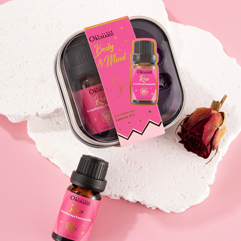 Set mit ätherischen Rosenölen