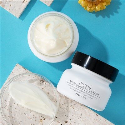 Izgaismo sejas krēmu