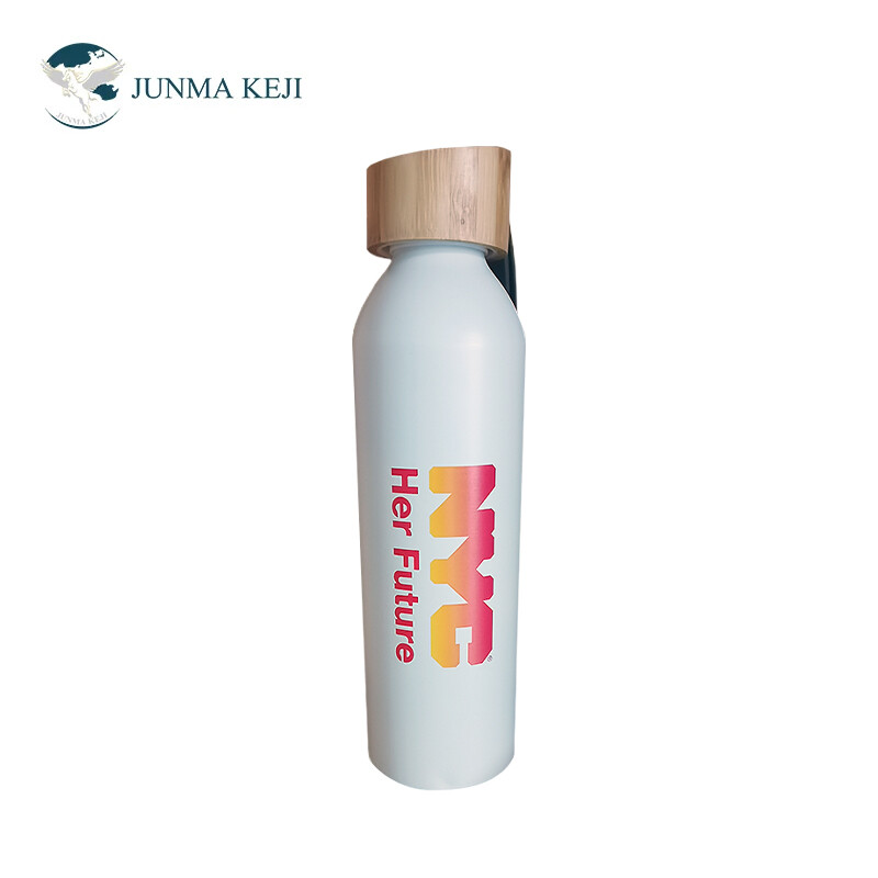 Hliníková fľaša s bambusovým vekom