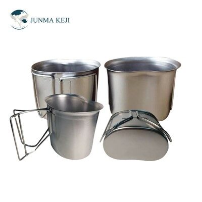 Армейска бутилка за вода със столова чаша